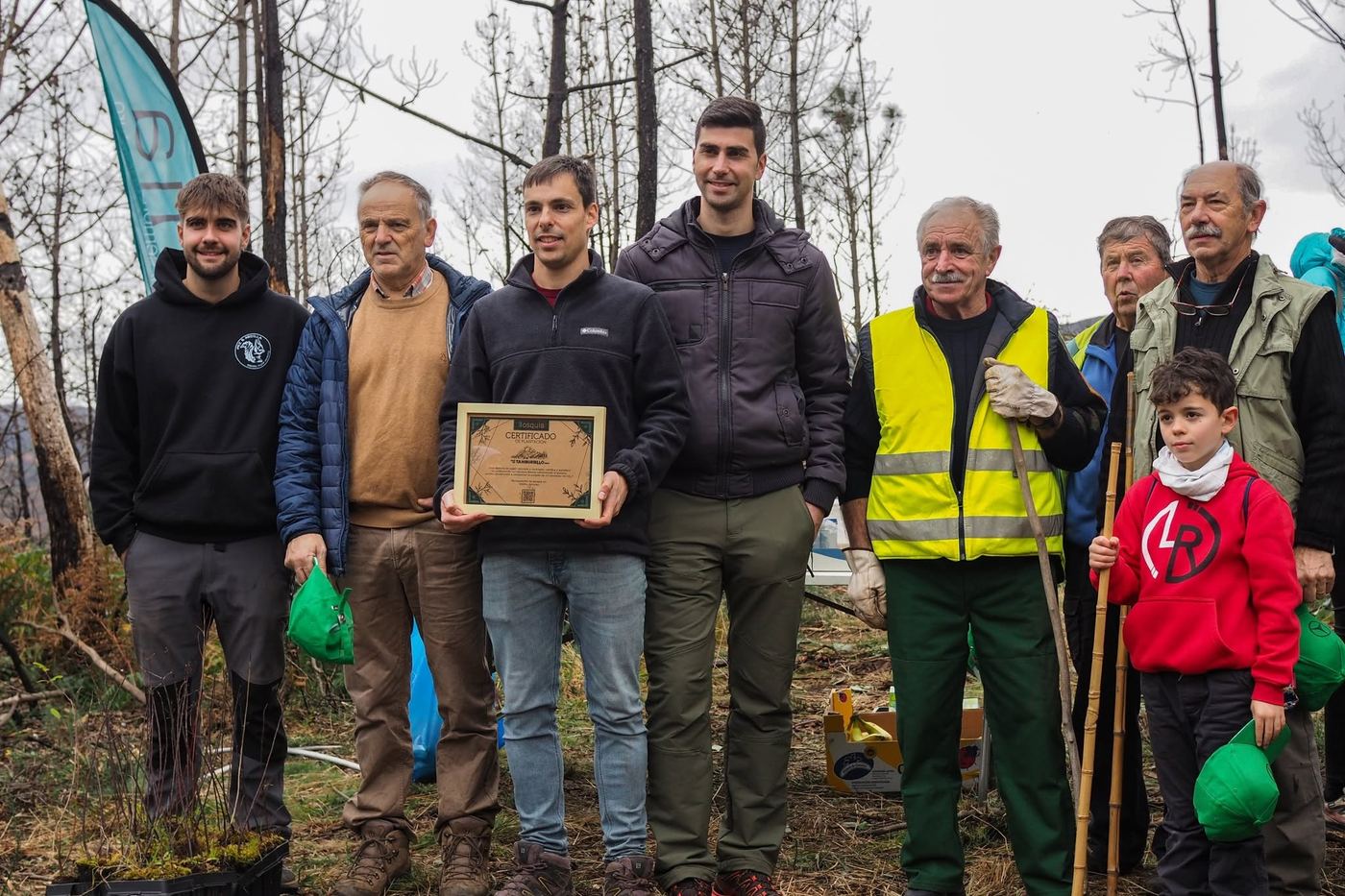 Entrega del certificado de plantación del bosque Tamburieḷḷo